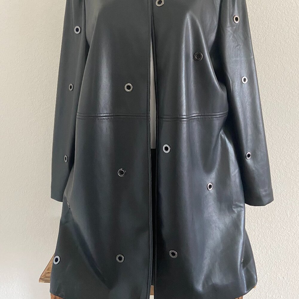 Chic Women's Black Faux Leather Trench Jacket w/Fossil Gray Metal Rings: Size XL - Picture 7 of 11